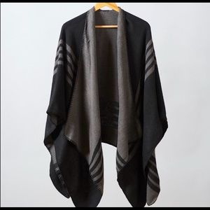 *NWOT* BB Dakota Reversible Poncho